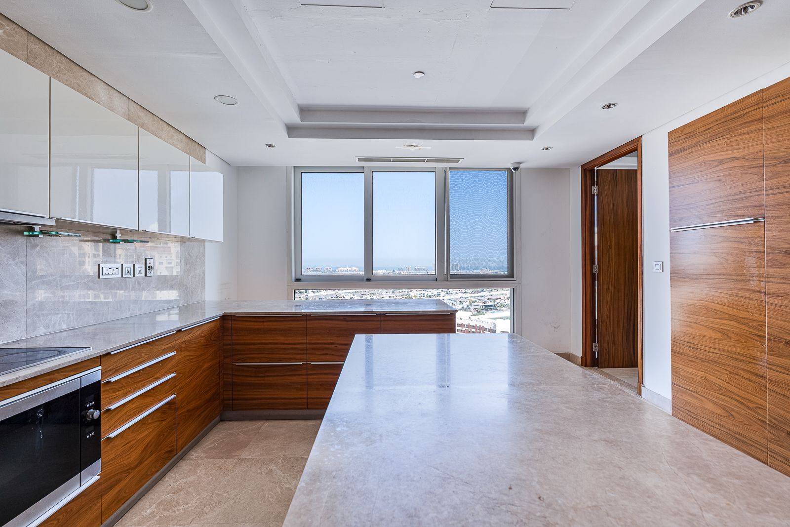 Luxurious | Fully Upgraded | Exclusive Four-Bedroom Penthouse