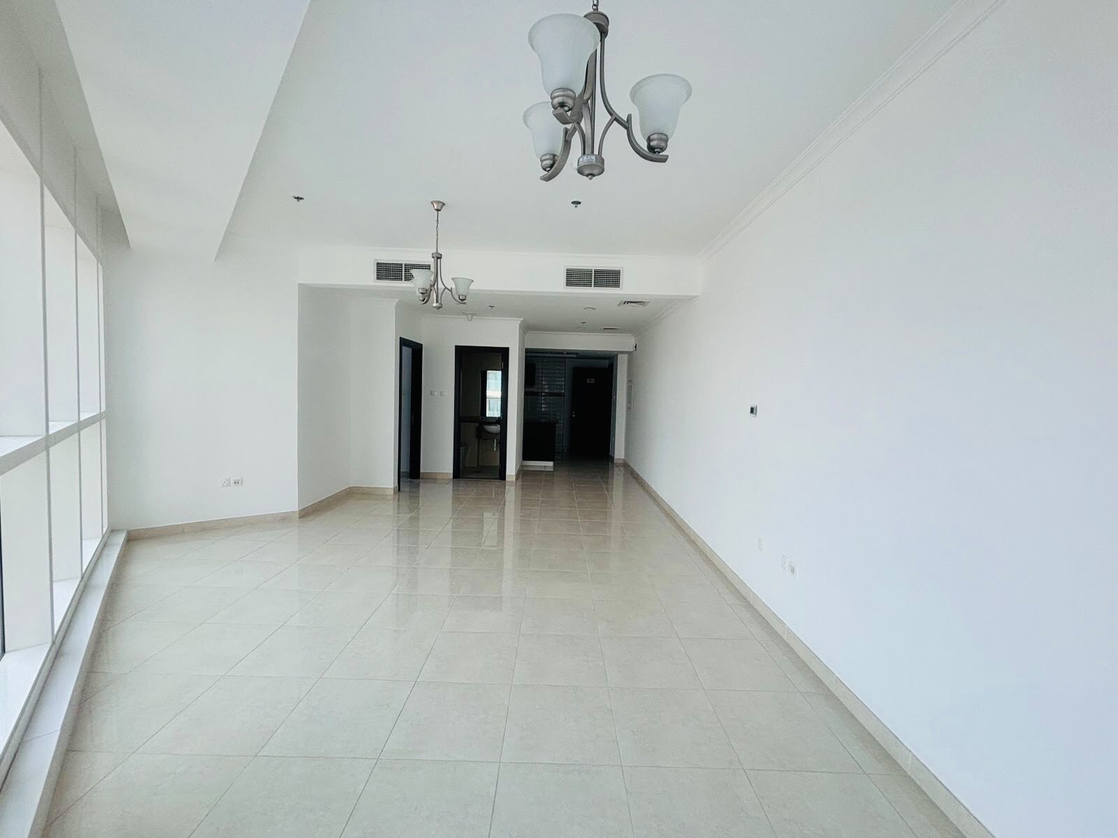 Exclusive 1-Bedroom Apartment with Unobstructed Canal Views - Ideal Location and Investment