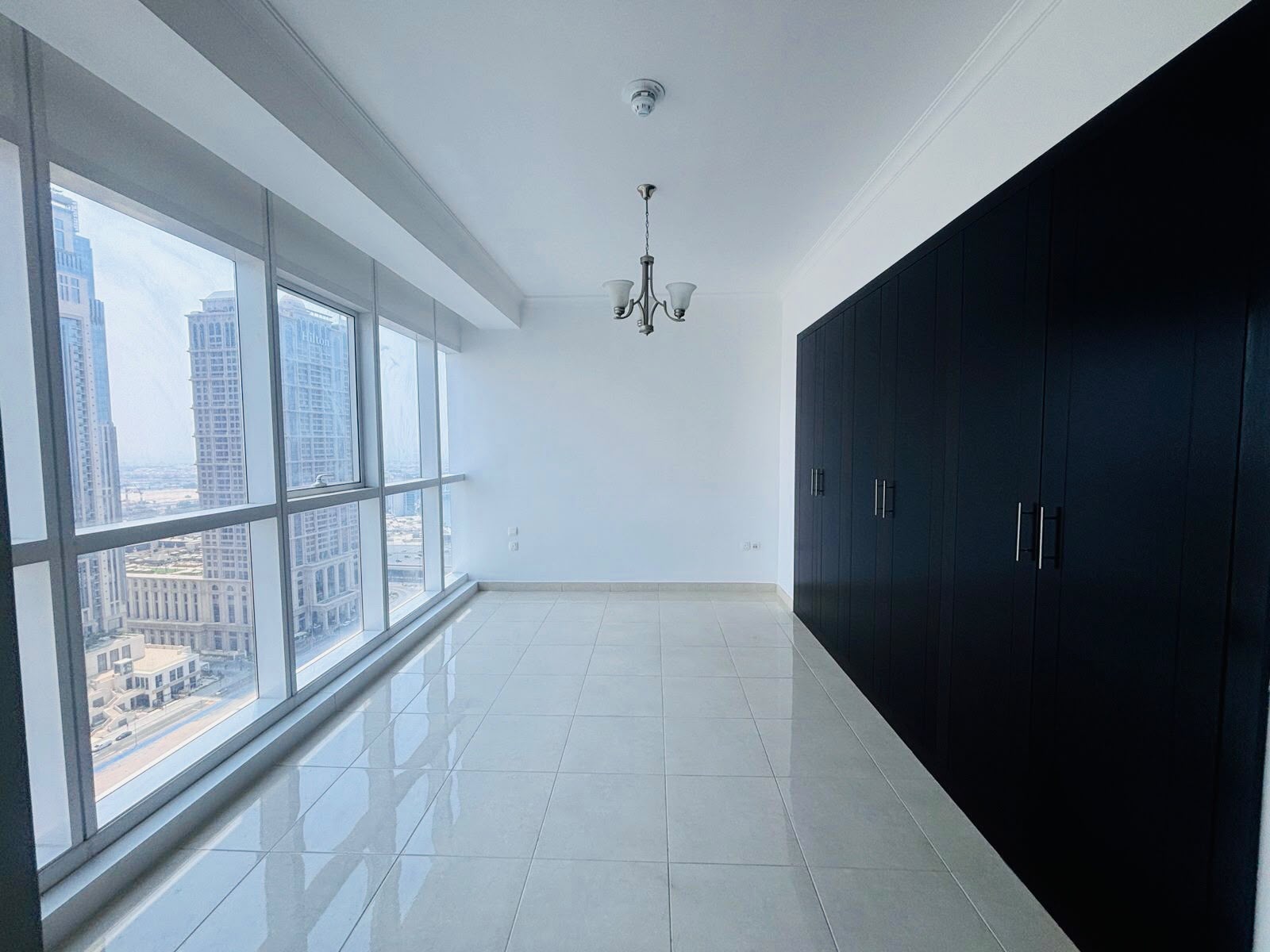 Exclusive 1-Bedroom Apartment with Unobstructed Canal Views - Ideal Location and Investment