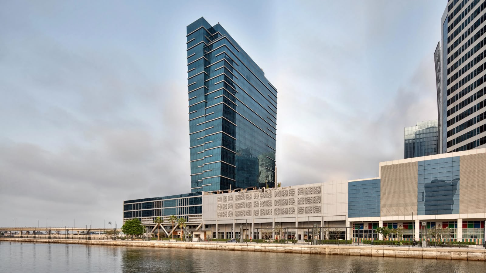 Prime Location | 818 SQFT Office in Bayswater Tower | Vacant | Canal View